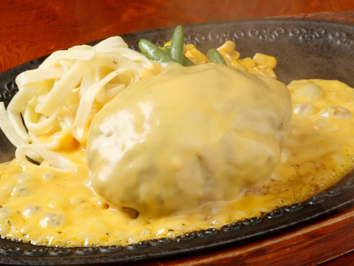 オランダ風ハンバーグ（950円税別）／モンブラン