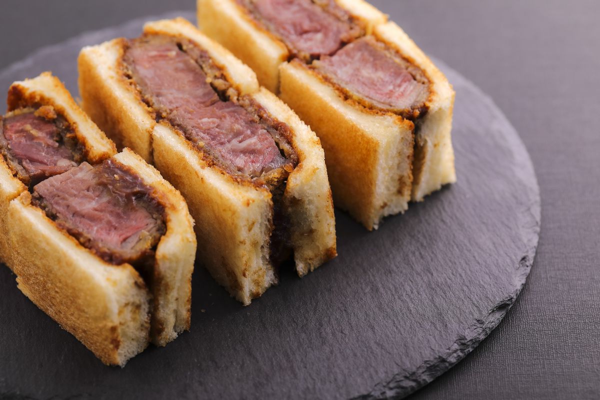 特撰国産牛ヘレカツサンド2800円