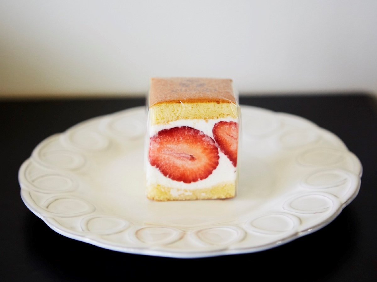 博多あまおうのフルーツサンドケーキ 601円（税別）