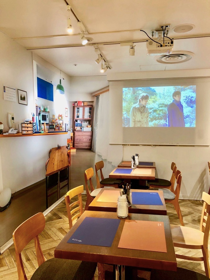 カフェ店内／© 「きのう何食べた？」製作委員会