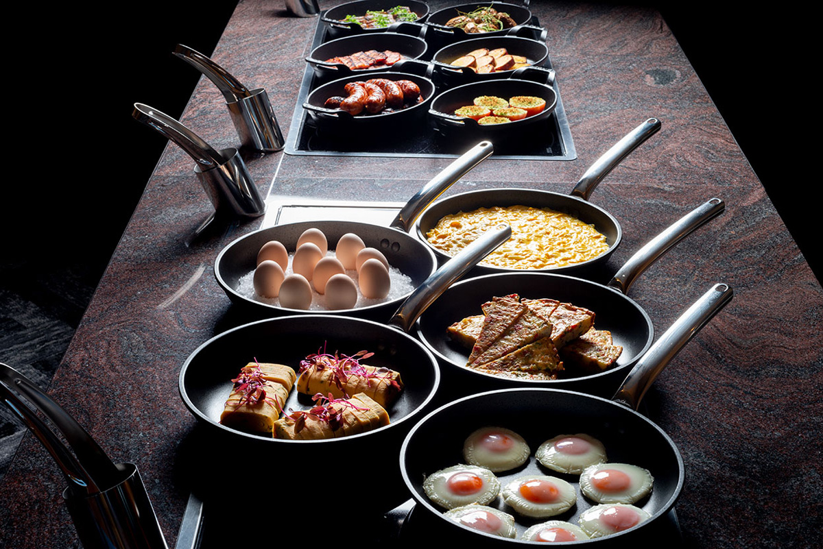 マフィン、だし巻き、フリッタータなど卵料理や鮭の博多葱味噌バター焼きなどのグリル料理も多種類