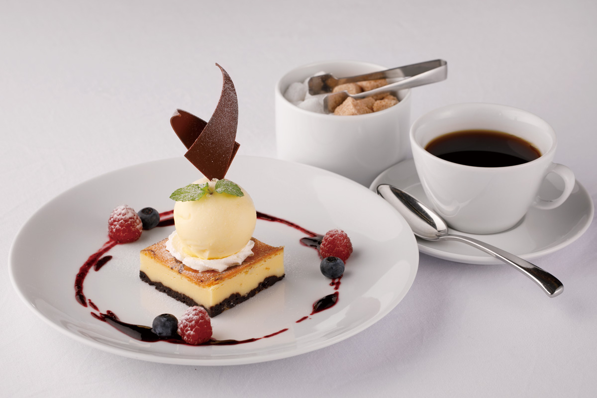 選べるデザート一品にコーヒーまたは紅茶が付く「アフタヌーンティー」1380円(税・サービス料別)