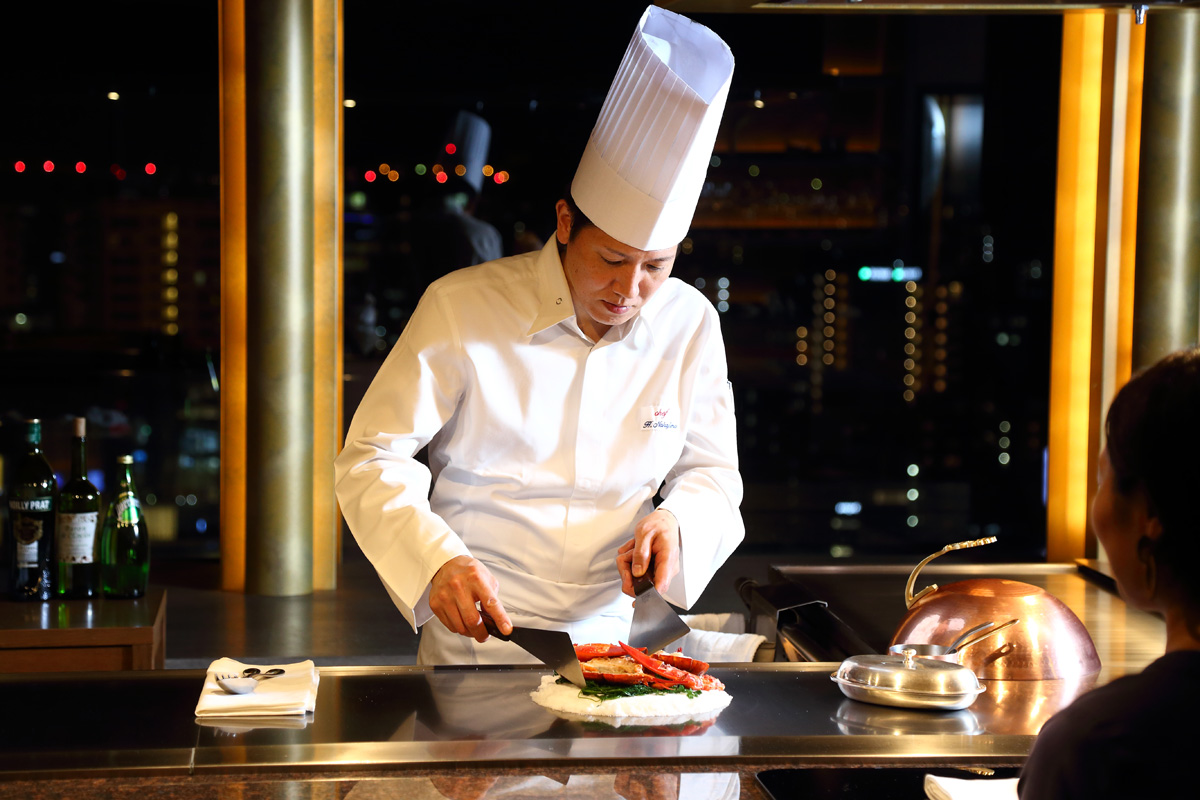 肉はもちろん海鮮もオススメ。写真はオマール海老のヴァプール