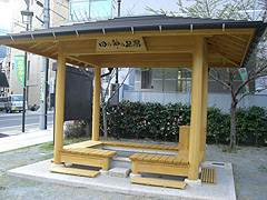 下呂温泉街にある田の神の足湯 