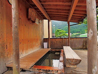 語らいながら足湯を楽しめる鷺の足湯