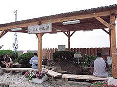 白良浜の散策とともに楽しみたいつくもと足湯