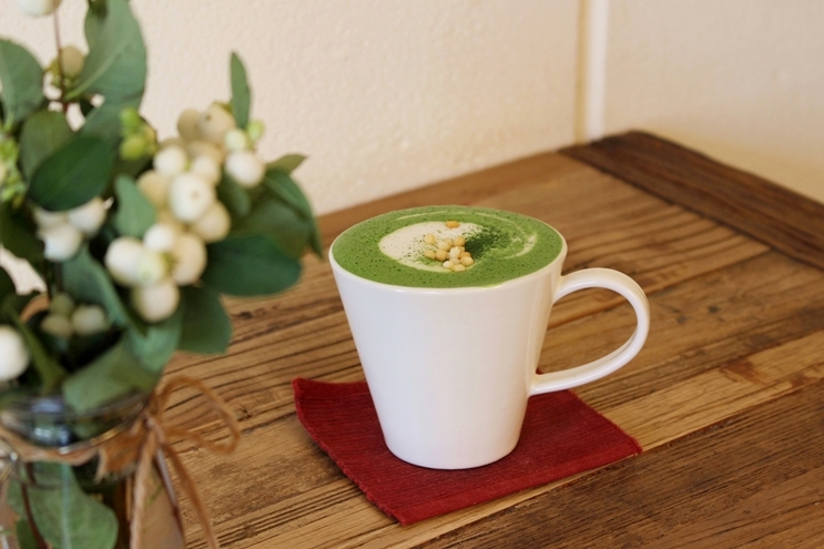 西尾抹茶ラテ 590円