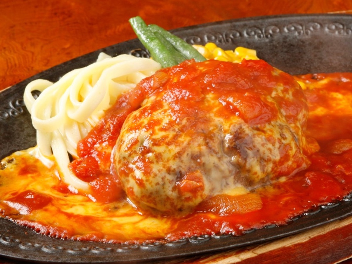 たっぷりの肉汁があふれ出す！開店前から行列ができる絶品ハンバーグ