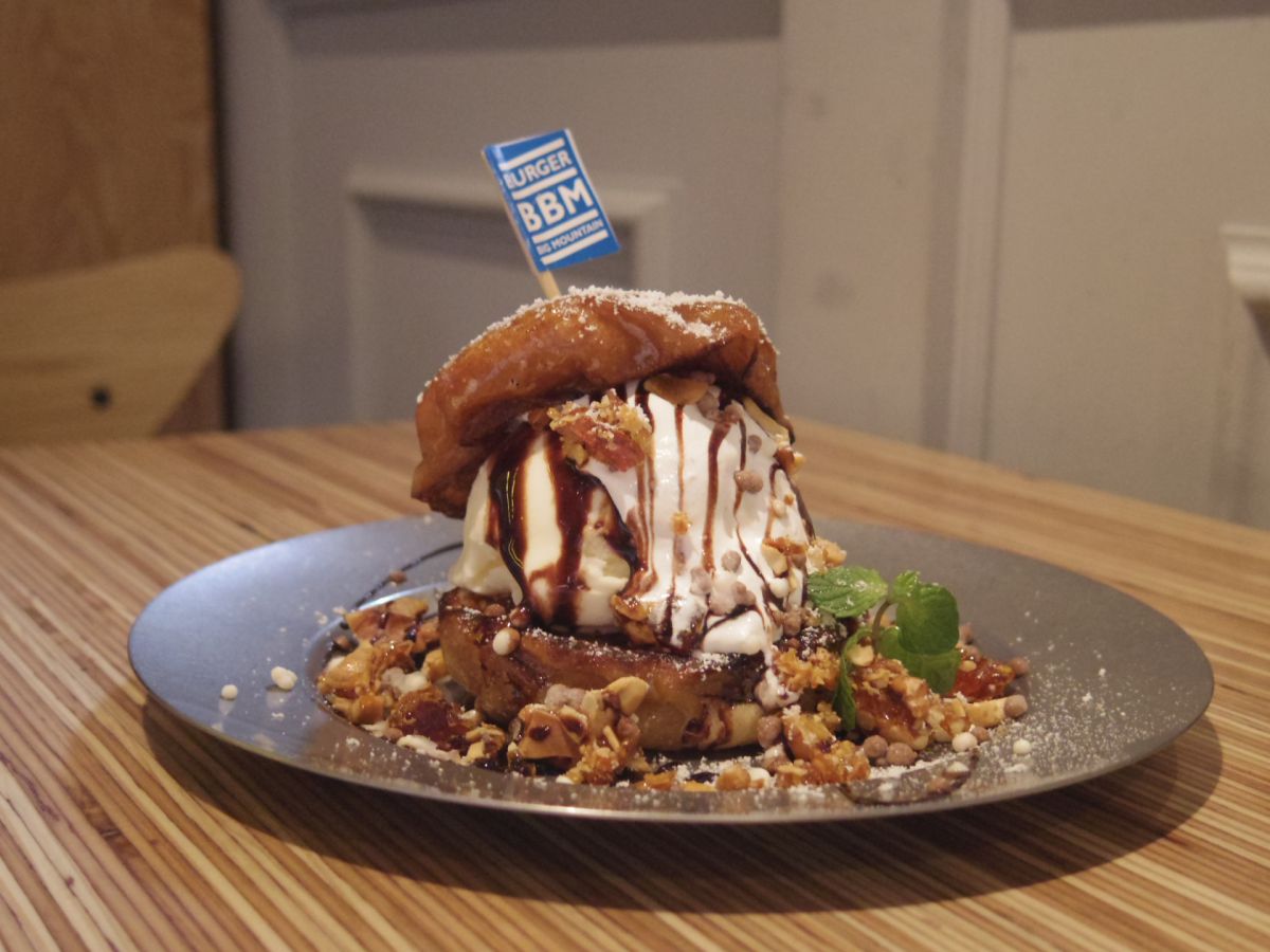 フレンチトースト（チョコナッツ・770円）ほかに「メープル」と「抹茶」も用意