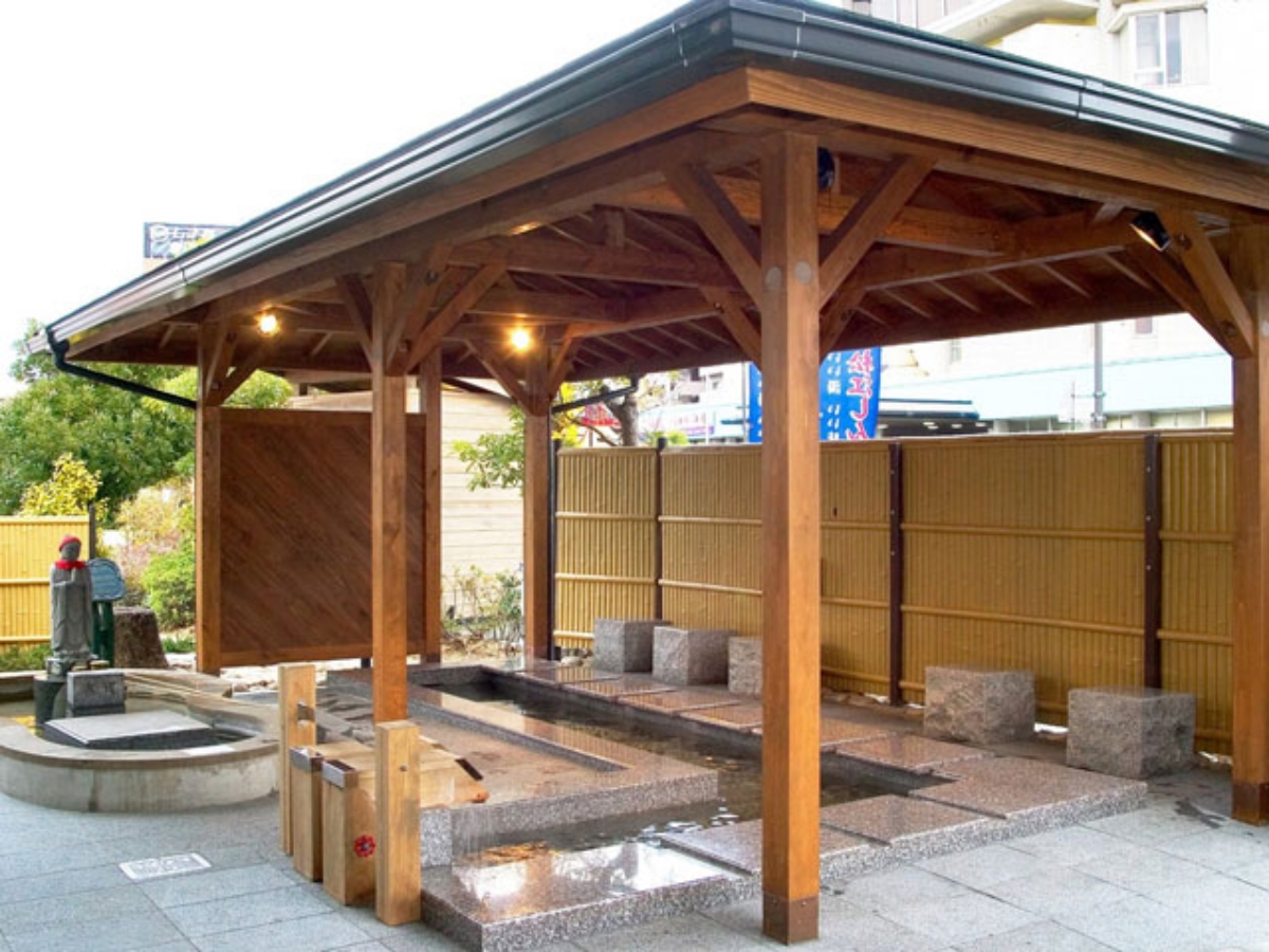 無料でほっこり癒される！ふらっと立ち寄れる全国の“足湯”57選