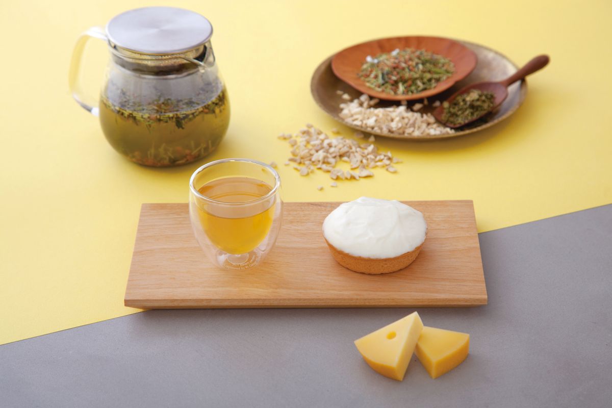 ジンジャーブレンド玄米茶　×　タルト　リコッタ　オレンジ添え