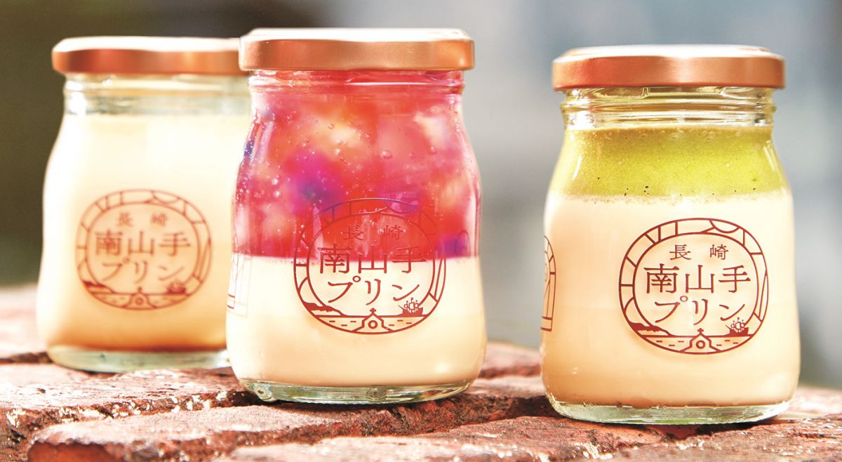 左から「南山手プリン（プレーン）」、「南山手ステンドグラスプリン」、「抹茶プリン」各432円