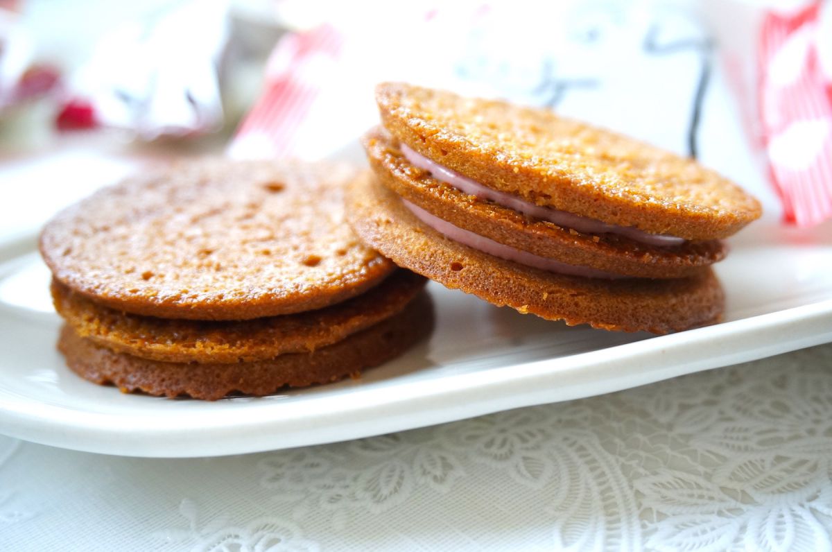 「いちごサンドクッキー」8個入り：税込1296円　16個入り：税込2592円