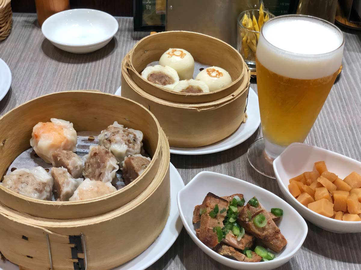 ビールと共に、筍煮　300円（税込） マグロのネギ和え　300円（税込）