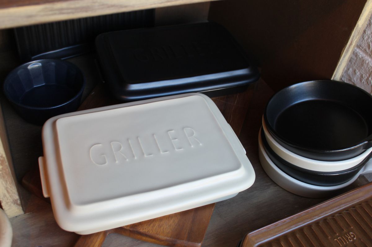 左からGLILLER 3300円 耐熱陶器サルテン 1980円