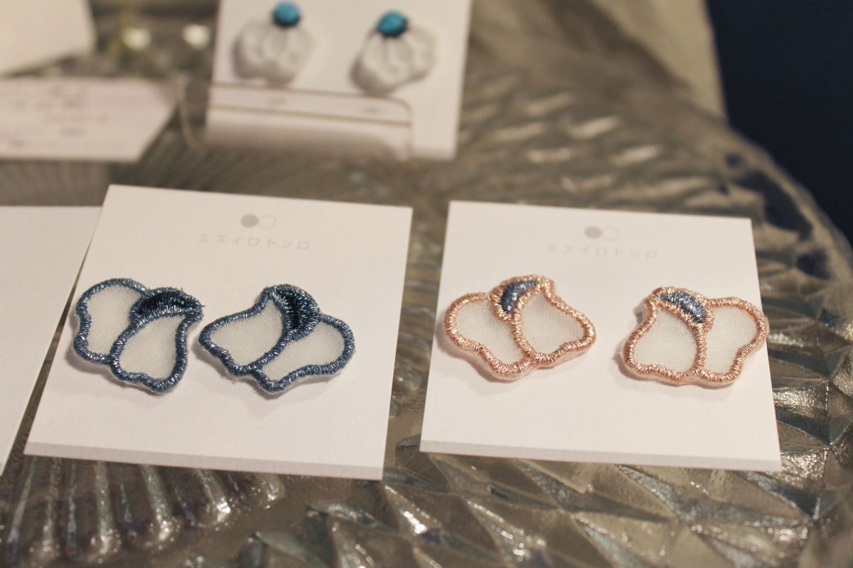 ひらひら旅立つスイートピーピアス 8800円