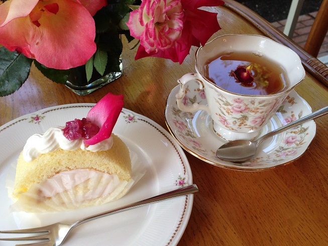 ローズケーキセット 1100円(税込)