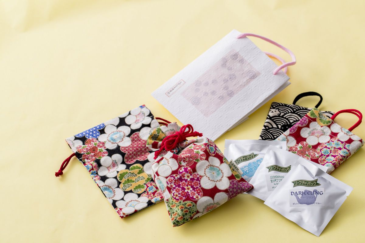 巾着入りプチギフト　S（ミニバッグ）3包入り378円　M（巾着）5包入り648円