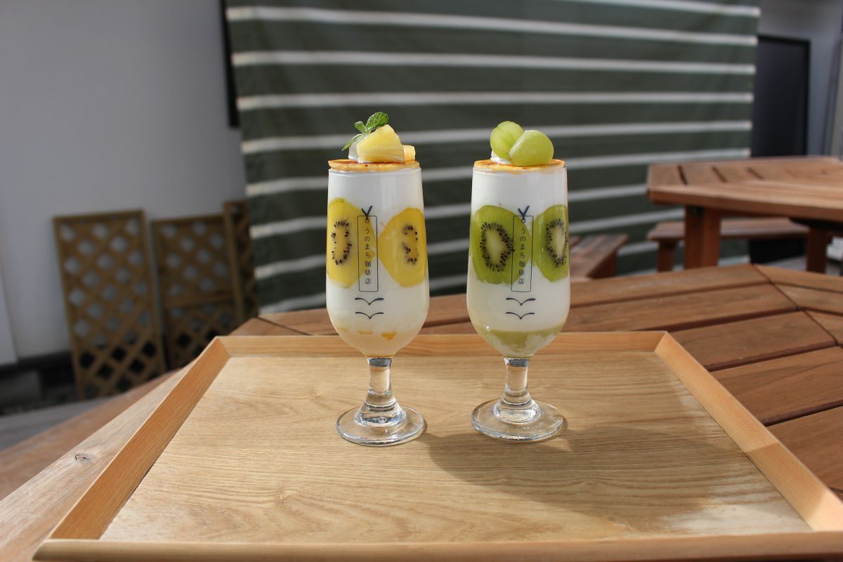 クレームブリュレの季節パフェ（各1000円）