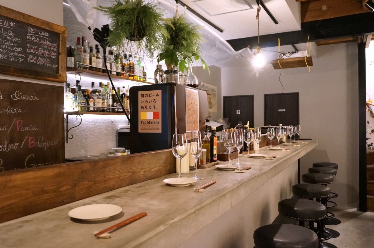 1階　カウンター席