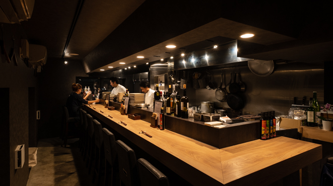 2階　カウンター席／Grasara