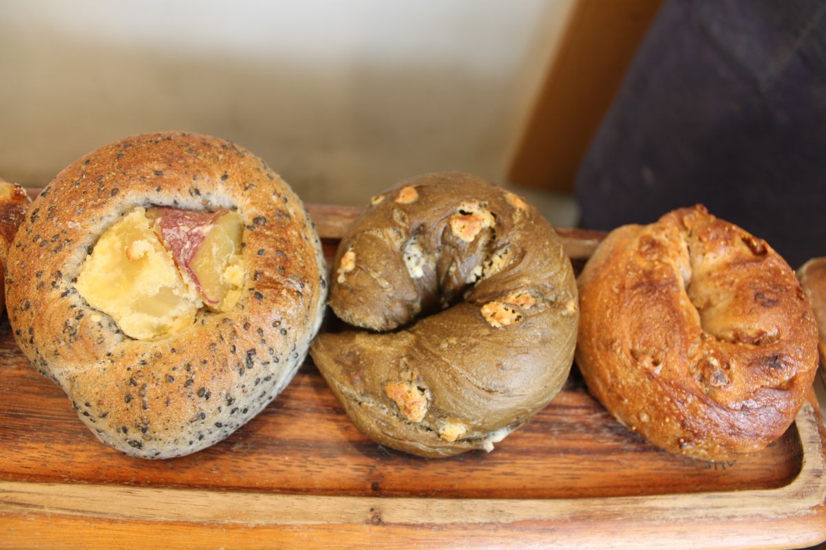 左から、黒ごま×さつまいも270円、ほうじ茶×白チョコレート270円、白いちじく×くるみ270円