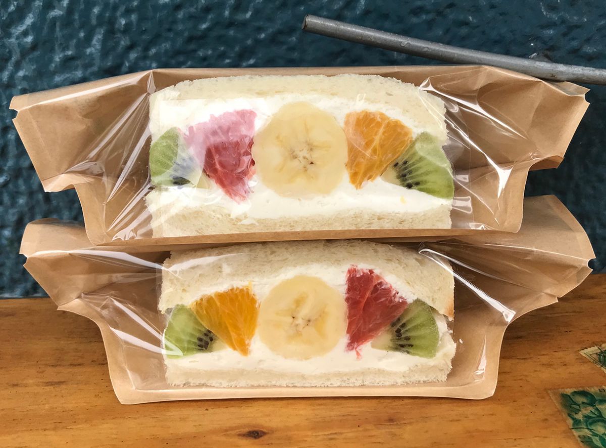 フツウニフルウツ　350円