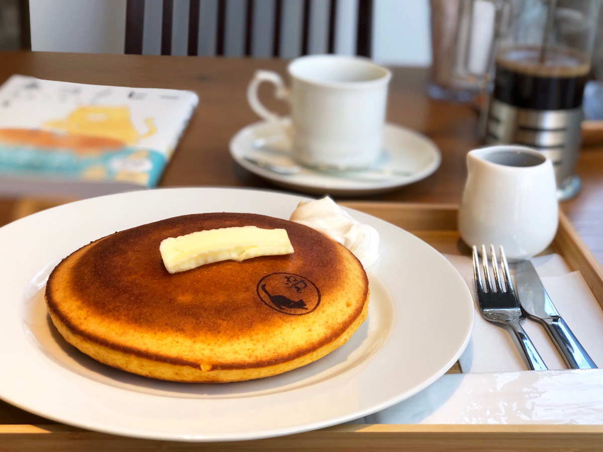 「厚焼きホットケーキ」780円/「珈琲」580円（いずれも税込）