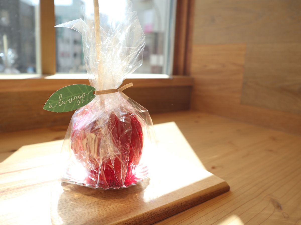 りんご飴　大500円、小380円