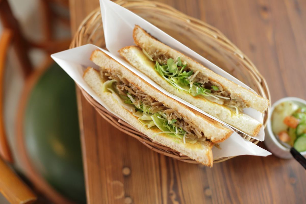 きんぴらサンド　480円（ミニサラダ付き）