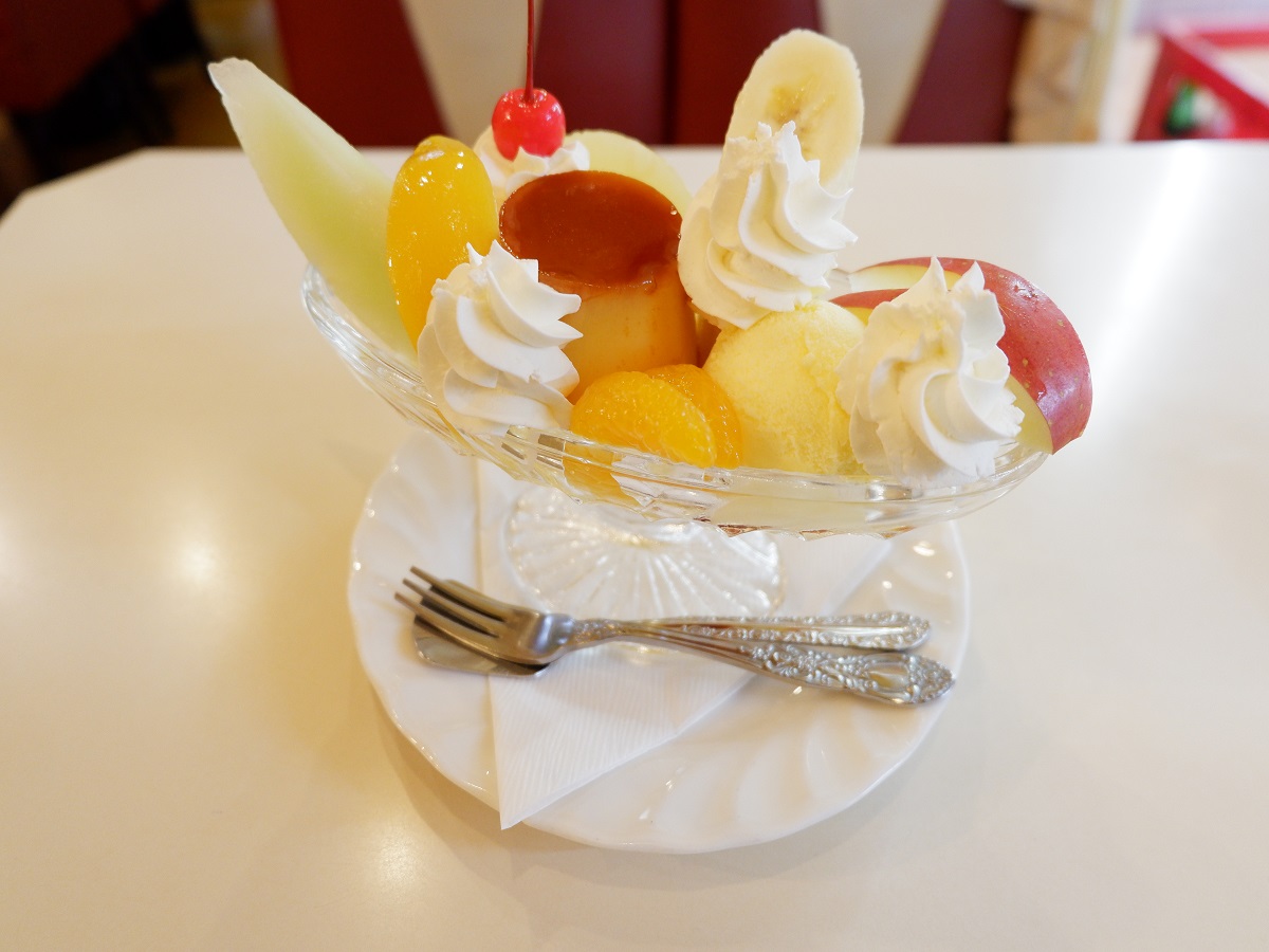 プリンアラモード　700円