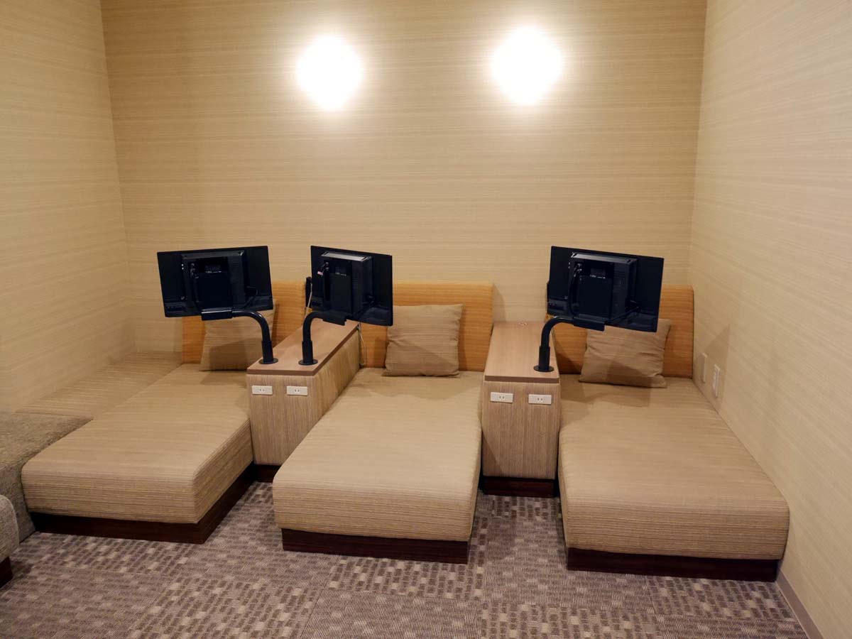 女性専用のリラックスルームならすっぴんで朝までOK