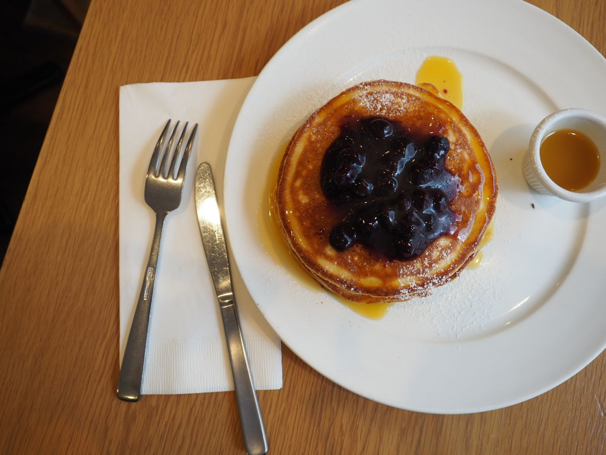 パンケーキ with メープルバター  1600円 