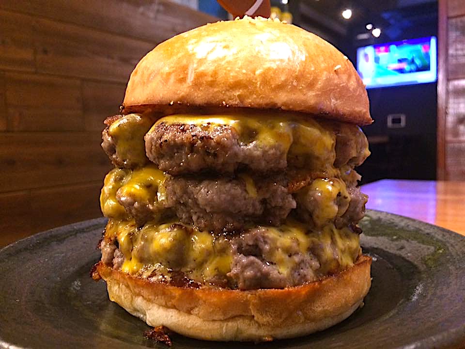 「3x3ゴリゴリバーガー」（税抜2400円）／ゴリゴリバーガー タップルーム