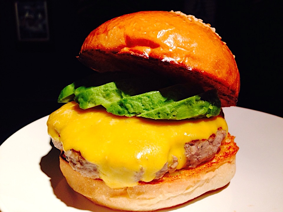 「アボカド・バーガー」（税抜1500円）／ゴリゴリバーガー タップルーム