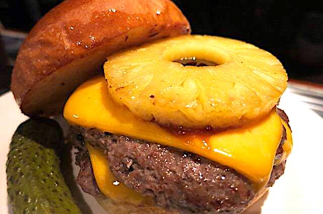 「パイナップル・ゴリゴリバーガー」（税抜1300円）／ゴリゴリバーガー タップルーム