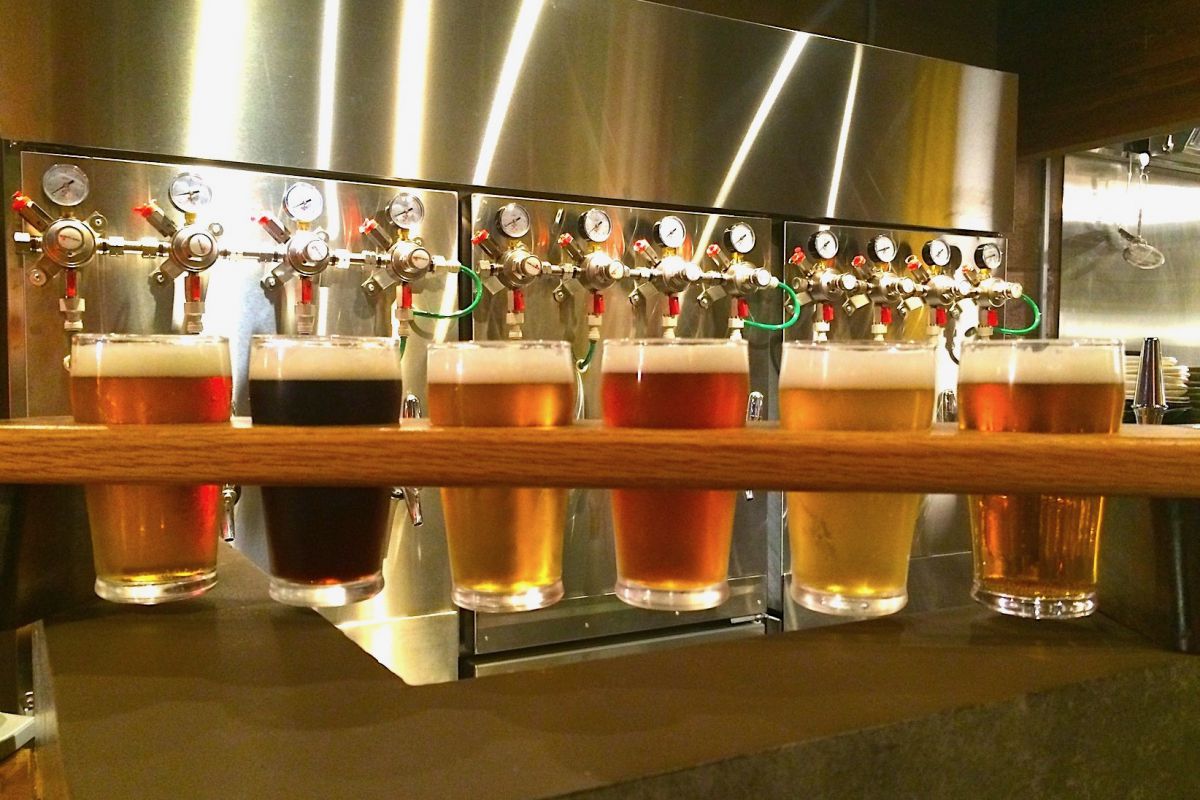 ６種お試しセット「ビアフライト６」（税別1800円）／ゴリゴリバーガー タップルーム