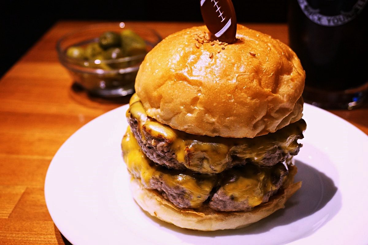 「ゴリゴリバーガー」（税抜1800円）