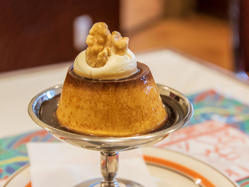 人気ナンバーワンの「チーズ喫茶のカスタードプリン」500円（税込）