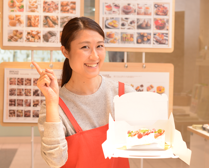 Abcクッキングスタジオの500円体験レッスンに編集部が潜入 Vol 2 クリスマスケーキを簡単に自宅で 苺のシフォンノエル編 るるぶ More