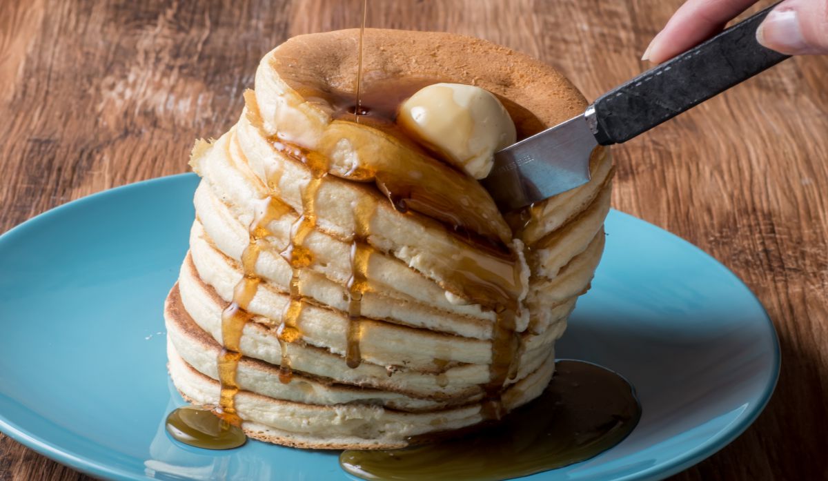 ミルフィーユパンケーキ4枚　490円、8枚　790円