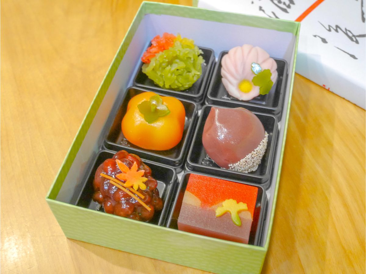 季節の上生菓子 350円/1個 （税込）