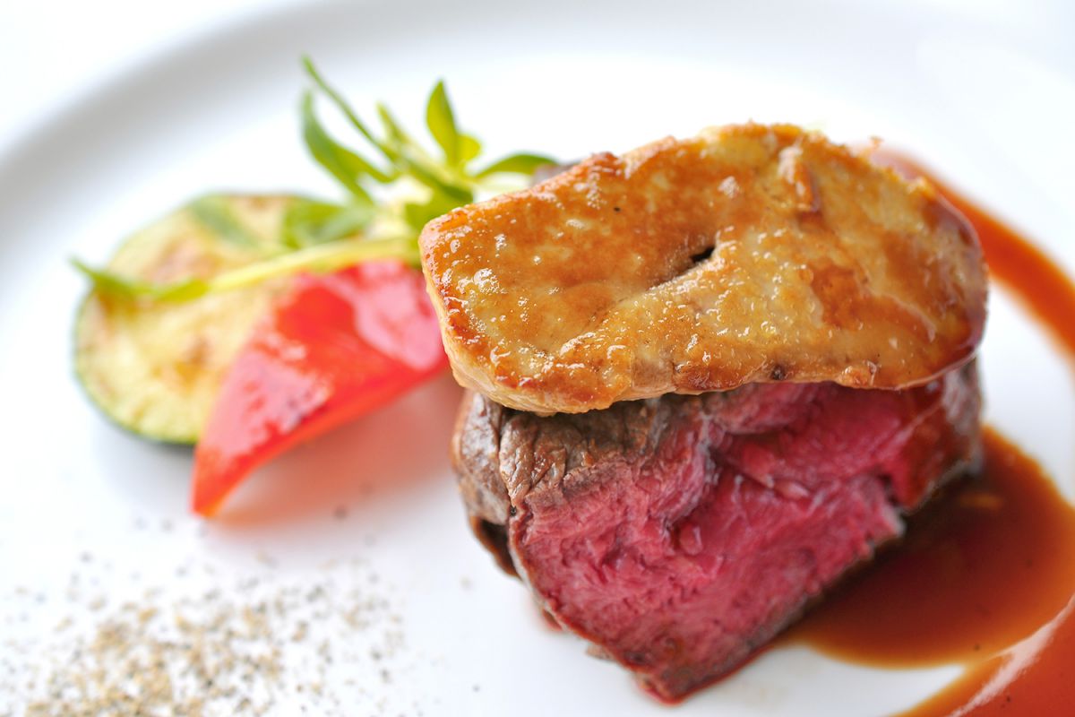 牛フィレ肉とフォアグラの重ね焼き ロッシーニスタイル