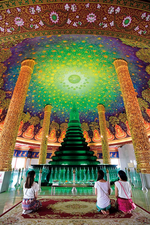 タイ・バンコクで宇宙のような空間が広がるSNS映え寺院!「ワット