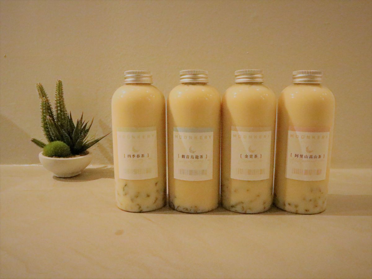 水出しミルクティー　各650円