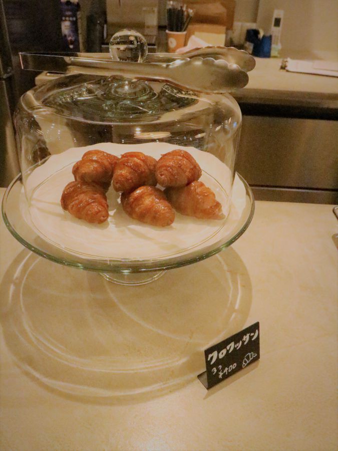 クロワッサン3つ400円