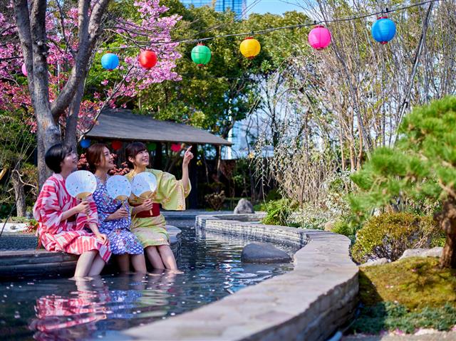 都内最大級の広さを誇る全長50mの足湯庭園~おもてなしの庭~