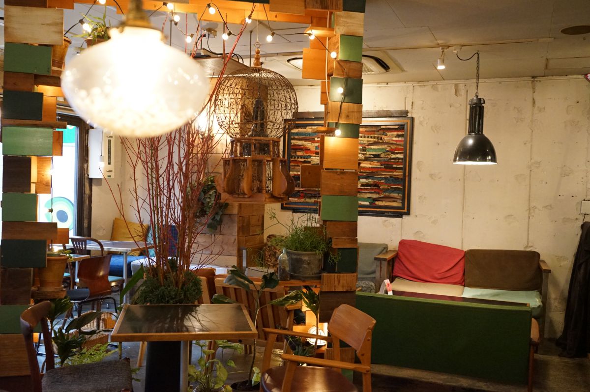 新宿なのにゆっくりできる！覚えておきたいオトナのための隠れ家カフェ