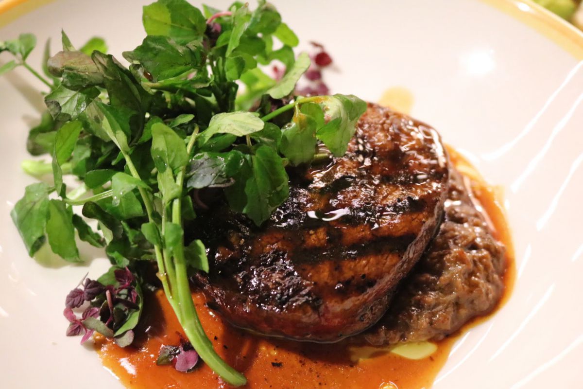 プライムフィレステーキ - ポルチーニのシーズニング、マッシュルームのピューレ添え