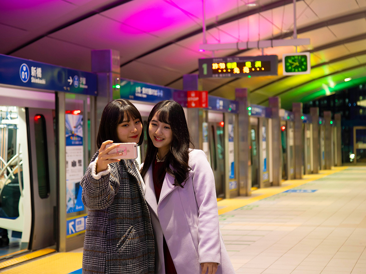「ゆりかもめ新橋駅」ライトアップ